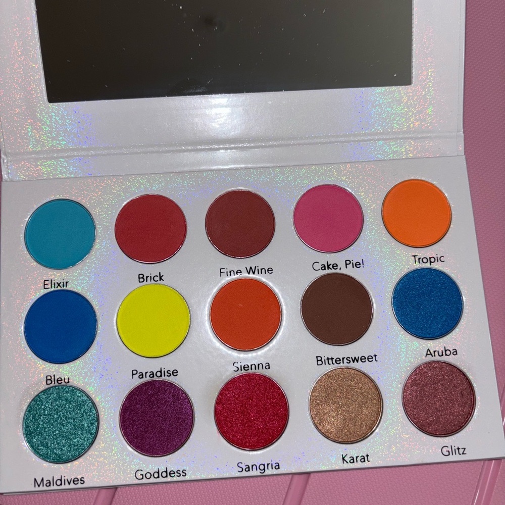 BRAND NEW! 15 Pan PIGMENTED Eyeshadow Palette